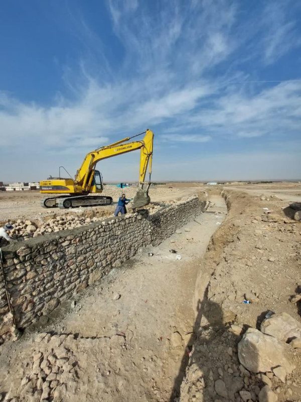 بازدید کارگاهی احداث کانال سنگی هدایت سیلاب شهر میامی در تاریخ ۱۴۰۴/۰۸/۰۵ با حضور مدیران عامل و عوامل فنی مهندسین مشاور شالوده خاک و شرکت پیمانکاری دژان